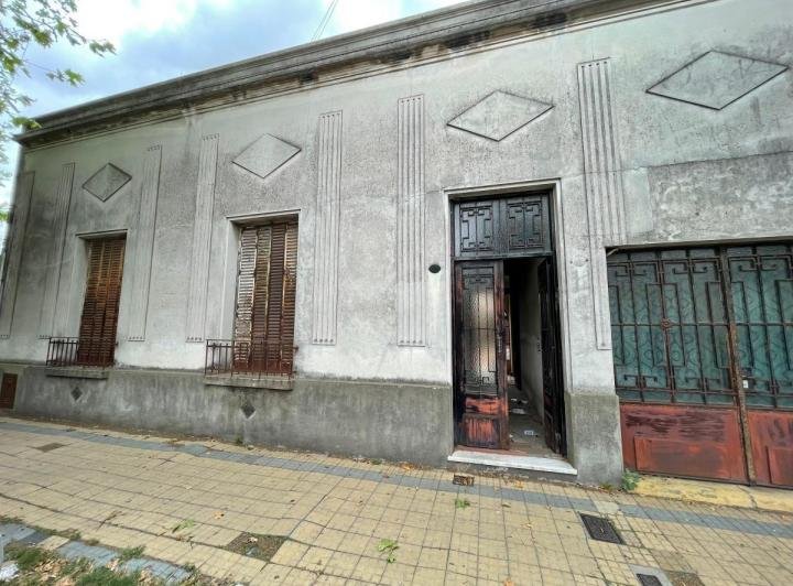 Un hermano vive solo en la casa de nuestros padres: ¿puede quedarse con el inmueble? - Ariel Bogni Abogado Córdoba